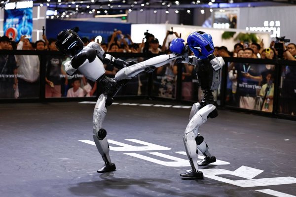 <p>Los robots de esta empresa, con sede en Hangzhou, han aparecido bailando, saltando y boxeando en las galas del Año Nuevo Lunar. (Foto: Reuters)</p>
