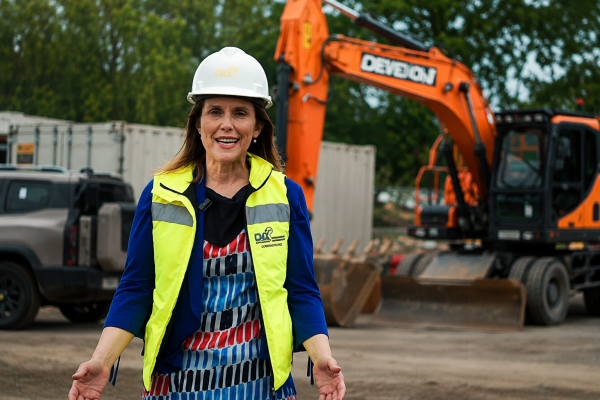 <p>Dueña de Ingeniería CMX, víctima de firma española que paralizó obras en Biobío: "Irse a juicio significa esperar tres a cuatro años y la verdad no llegamos"</p>