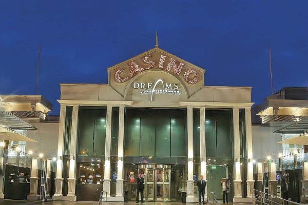 <p>Dreams carga contra Super de Casinos por licitación desierta de Puerto Varas: "Un estándar que cambia entre un proceso y otro"</p>