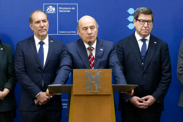 <p>Ministro Quiroz anuncia que reconstrucción del norte partirá con recursos obtenidos de la venta de activos fiscales</p>