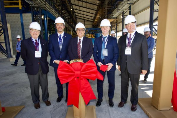 <p>Ejecutivos del grupo Sigdo Koppers en la inauguración de la fábrica en Belo Horizonte. </p>