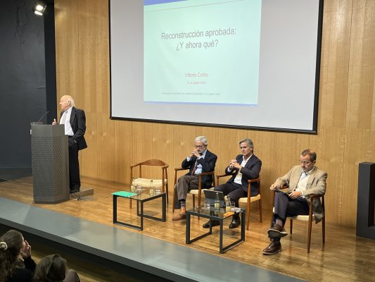 Reforma laboral, mercado de capitales y permisos: las prioridades para retomar el crecimiento post ley de reconstrucción, según economistas