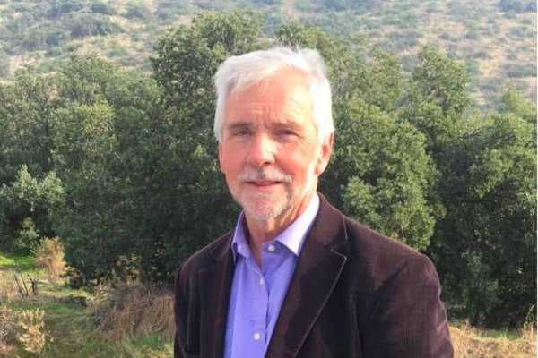 El profesor que sacó las clases de las salas en Escocia viene a conocer Tricao