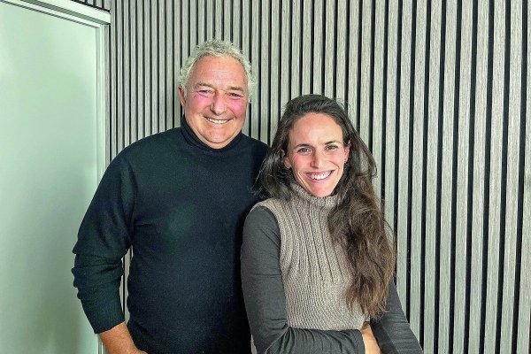 George Anastassiou conversa con su hija Antonia: el legado griego, la empresa familiar y la carrera de postas