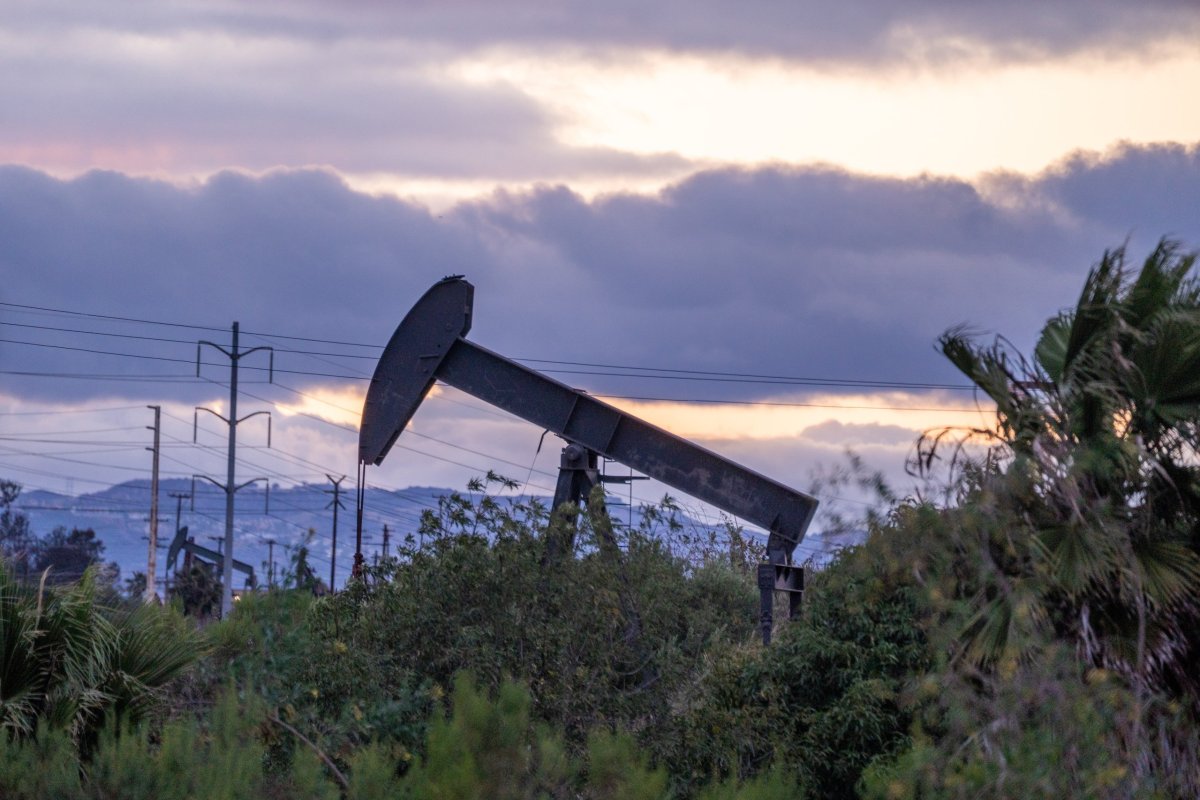 El Brent bajaba temprano a alrededor de US$93 por barril, después de ganar cerca de 13% en las últimas dos semanas. (Foto: Bloomberg)