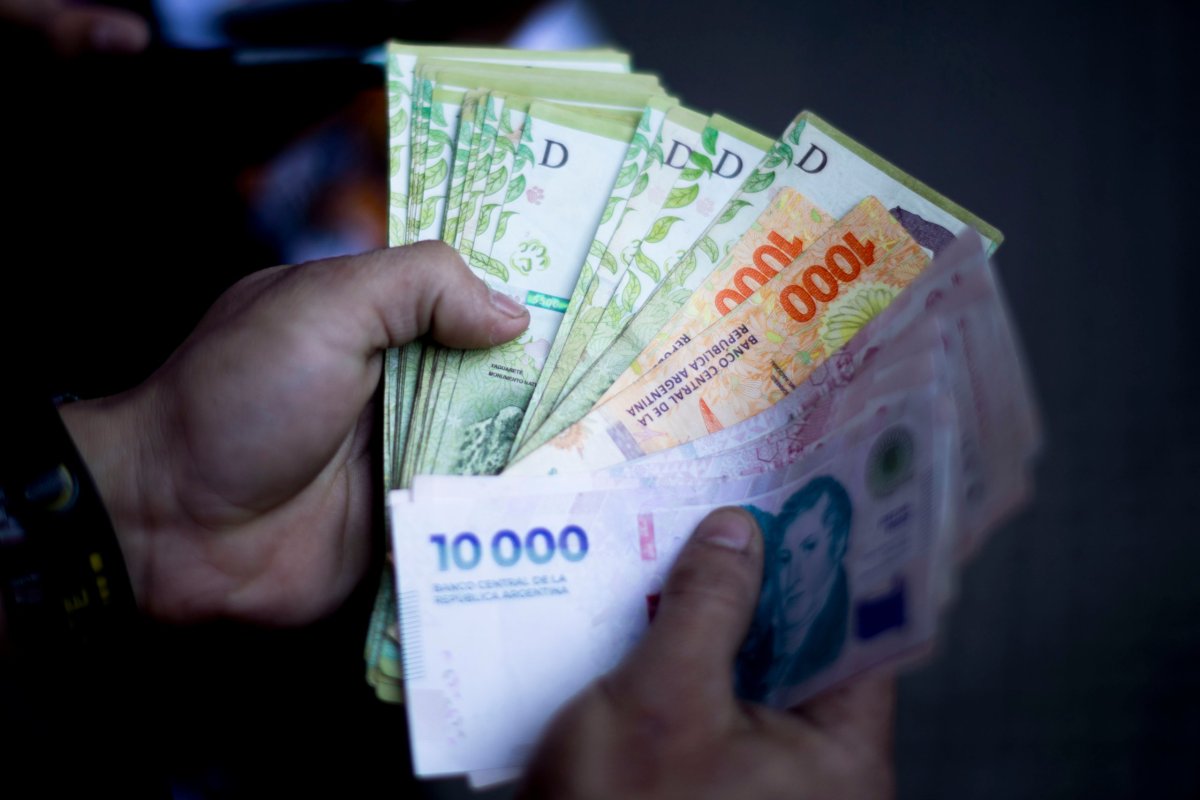 El peso se depreció un 0,66% al nivel mínimo histórico en 1.510 por cada dólar. (Foto: Bloomberg)