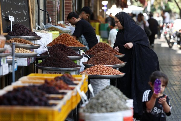 Bessent revela plan para cortar el acceso de Irán a la economía global