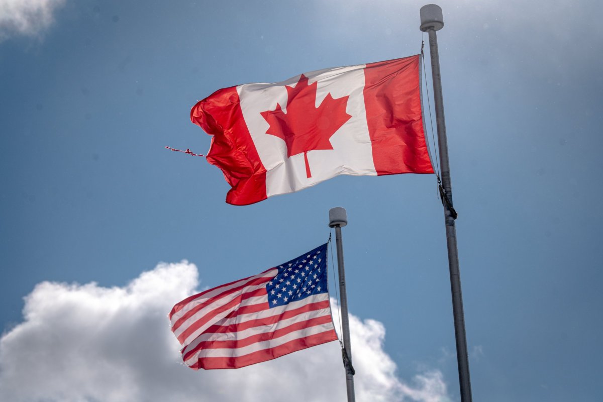 Canadá anuncia aranceles de represalia por US$ 20 mil millones mientras escala la guerra comercial con EEUU
