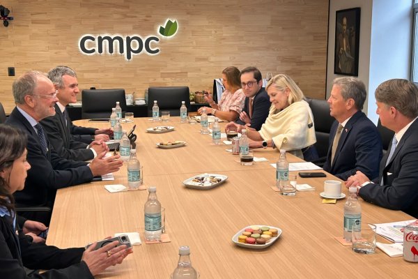 CMPC recibe al gobernador de Georgia, estado que concentra el 25% de sus ventas en EEUU