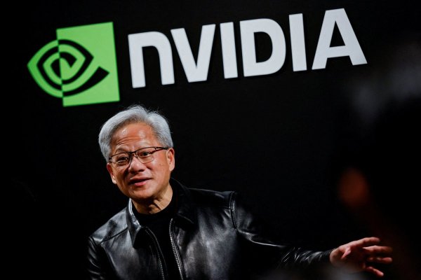 Acción de Nvidia cae casi 1%, pese a reportar ganancias por sobre lo esperado e ingresos que se duplicaron en el trimestre