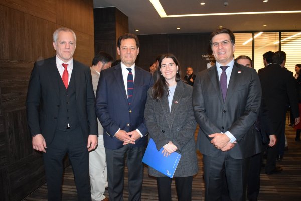 Sector minero pone fin a la repetición de exámenes y cursos para entrar a una faena: pacta "pasaporte" para trabajadores