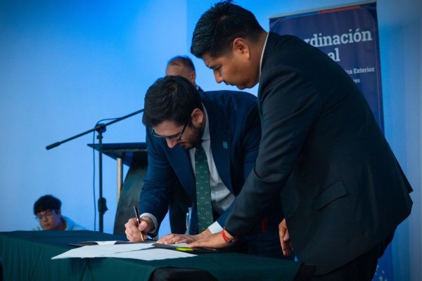 Gobierno Regional de Arica e InvestChile firman convenio para atraer mayor inversión extranjera