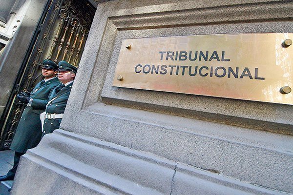 La semana dulce y agraz que el Tribunal Constitucional le dio al gobierno con invariabilidad y reposición de servicios