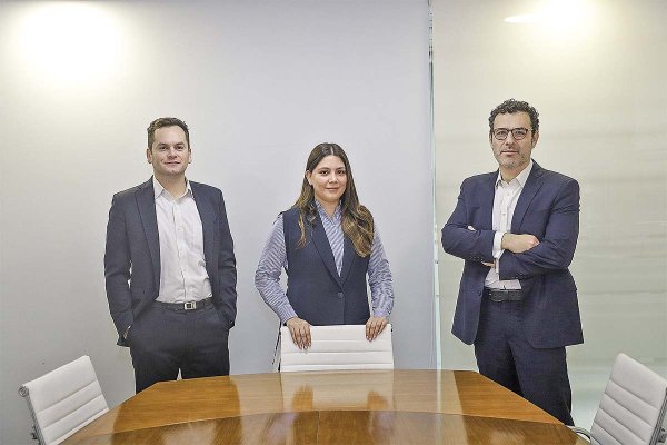 Ignacio Pinochet, Nicole León y Cristián Meneses.