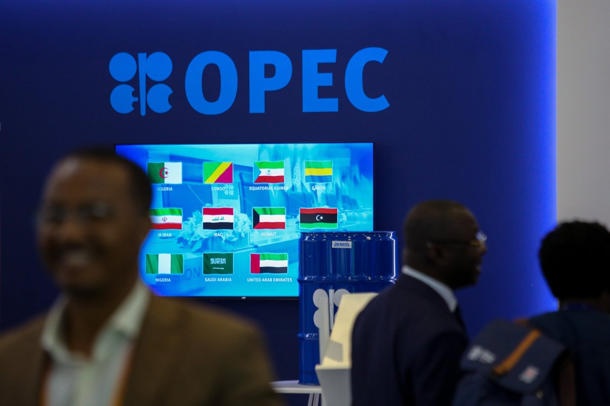 Representantes de algunos países de la OPEP. Emiratos Árabes Unidos, presente en la imagen, dejó el grupo en 2026. Fuente: Bloomberg.