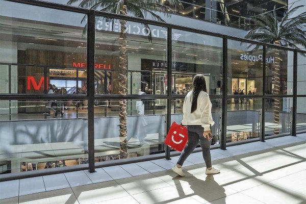 Confianza de los consumidores sufre fuerte caída en agosto y Chile acusa el peor resultado de América Latina