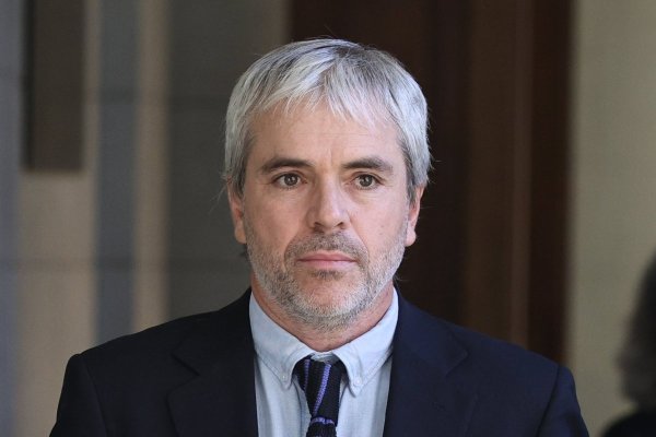 El exministro del Interior lanzó sus dardos a republicanos en entrevista con Radio 13c (Foto: Aton Chile)