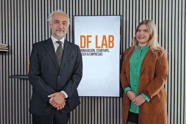 Maximiliano Santa Cruz, socio de Santa Cruz IP, y Antonia Nudman, asociada senior de az Tech.