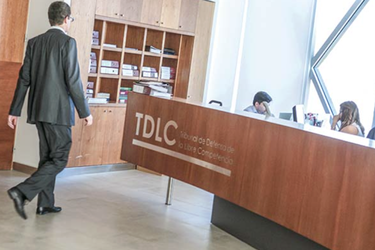 TDLC da portazo a las principales solicitudes de Conadecus en su propuesta para regular a grandes conglomerados empresariales