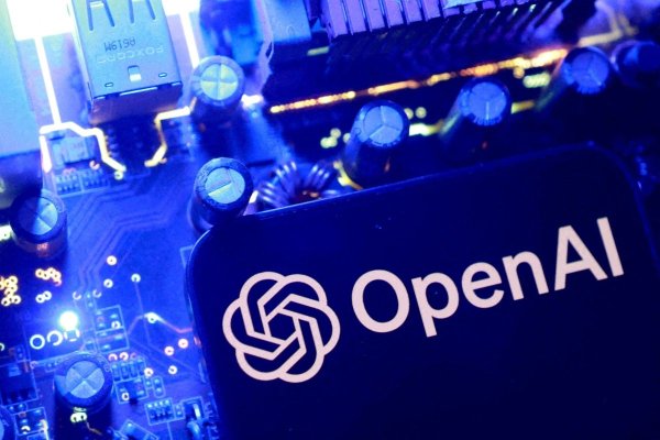 OpenAI lanza su último modelo de IA y redobla la batalla con Anthropic: asegura que es “el modelo más inteligente del mundo”