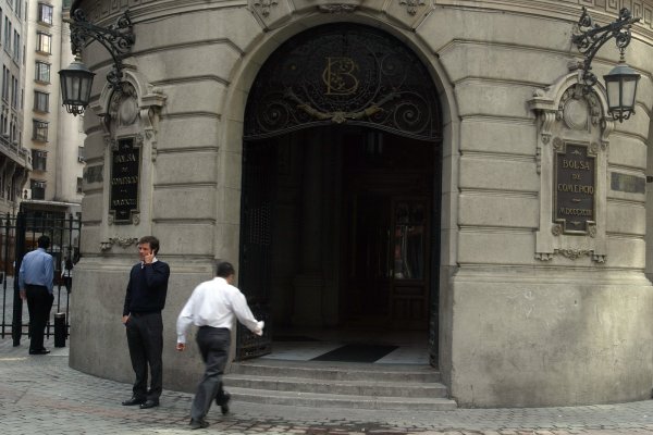 IPSA abre a la baja cerca de 11.400 puntos tras reporte laboral que hace prever una próxima subida de tasas en EEUU