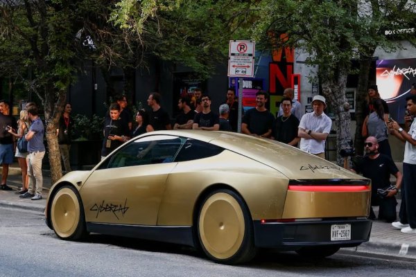 Tesla se desploma más de 6%, su mayor caída en seis semanas, tras debut del Cybercab