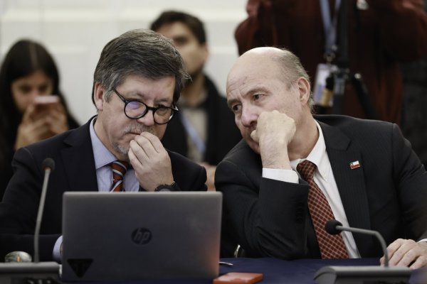 José Pablo Gómez, director de Presupuestos junto a Jorge Quiroz, ministro de Hacienda. Foto: Ministerio de Hacienda