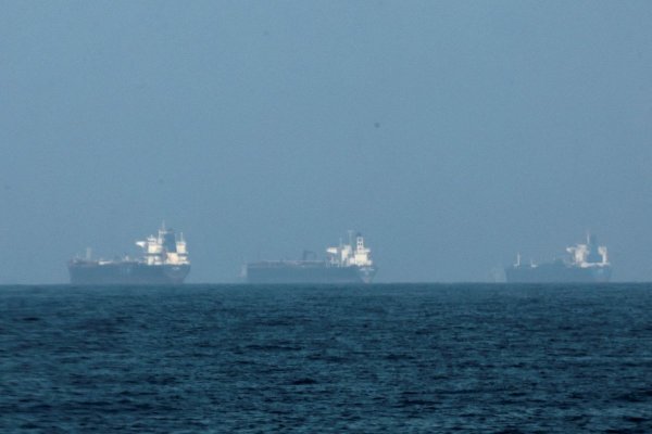 Irán y Estados Unidos intercambian ataques contra petroleros mientras la guerra se prolonga