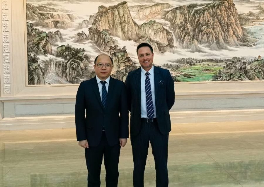 Puerto Montt busca atraer inversión china en IA, biotecnología y potenciar el comercio salmonero