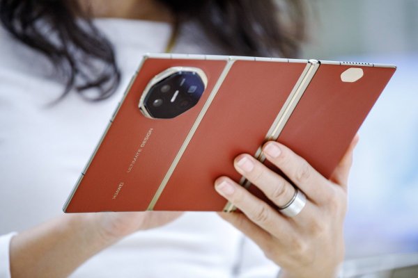 El Mate XT 2 incluye 16 GB de memoria y 256 GB de almacenamiento en su versión básica. (Foto: Bloomberg)