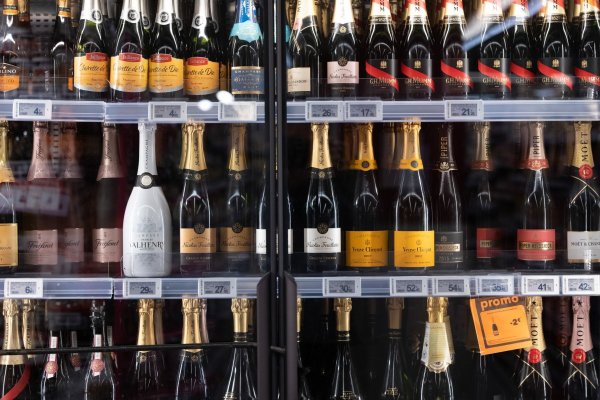 Las exportaciones francesas de vinos y bebidas espirituosas han disminuido, lo que ha lastrado la balanza comercial alimentaria del país. (Foto: Bloomberg)
