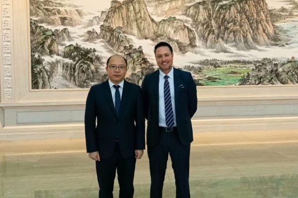 Puerto Montt busca atraer inversión china en IA, biotecnología y potenciar el comercio salmonero