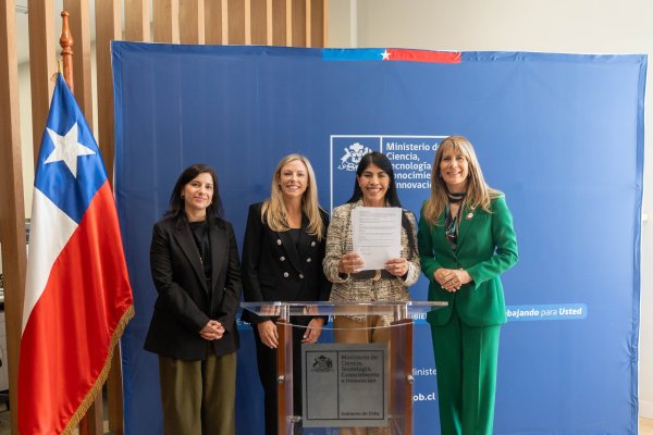 Jocelyn Olivari (Corfo), Kinsey Fabrizio (CTA) junto a las ministras Ximena Lincolao (CTCI) y Ximena Rincón (Energía). Foto: Ministerio de CTCI
