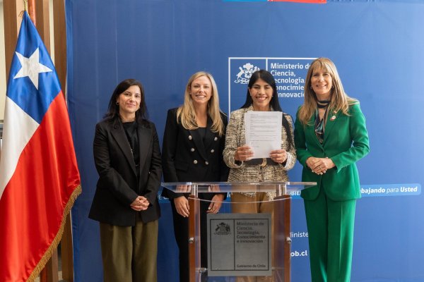 Jocelyn Olivari (Corfo), Kinsey Fabrizio (CTA) junto a las ministras Ximena Lincolao (CTCI) y Ximena Rincón (Energía). Foto: Ministerio de CTCI