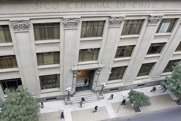 Banco Central vuelve a mantener la tasa y apunta a una incertidumbre "mayor a la habitual" por la guerra en Medio Oriente