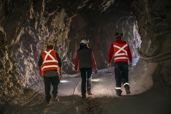 MK4 tiene su lado extractivo: establece incentivos a la exploración y estatuto especial para las mineras "junior"