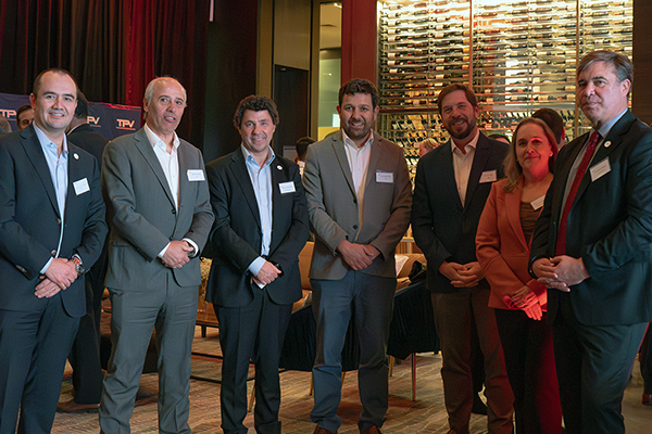 Juan Marcos Mancilla, pdte. Corporación de Puertos del Conosur y gerente de Logística EPV; Camilo Fernández, director TPV; Franco Gandolfo, gerente general EPV; José Ignacio Pérez, subgerente Control de Gestión TPV; Andrés Schultz, director TPV; Javiera Perales, gerente de Concesiones EPV y Gonzalo Le Dantec, presidente EPV.