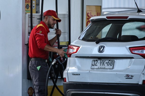 Bencinas registrarán un alza de $ 35 este jueves y el diésel se llevará la peor parte