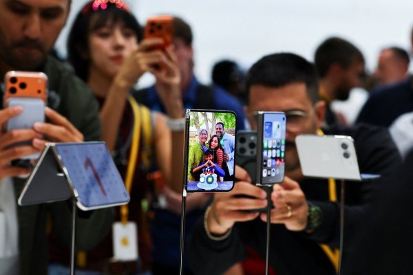 Duo tiene el tamaño y la forma de un pasaporte, con bordes redondeados. (Fotos: Reuters)
