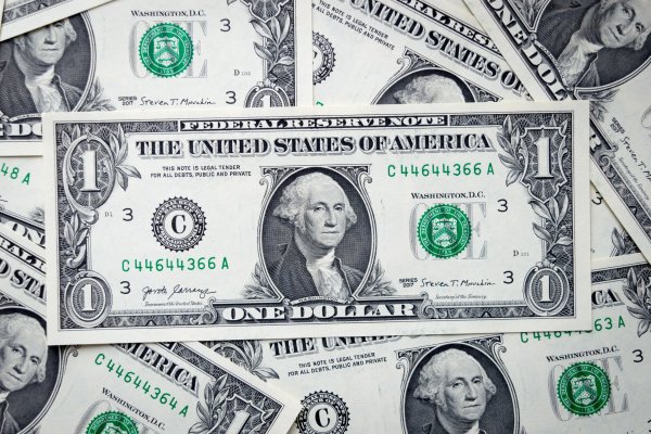 Dólar sube levemente mientras el petróleo Brent supera los US$ 100 por la guerra naval en el estrecho de Ormuz