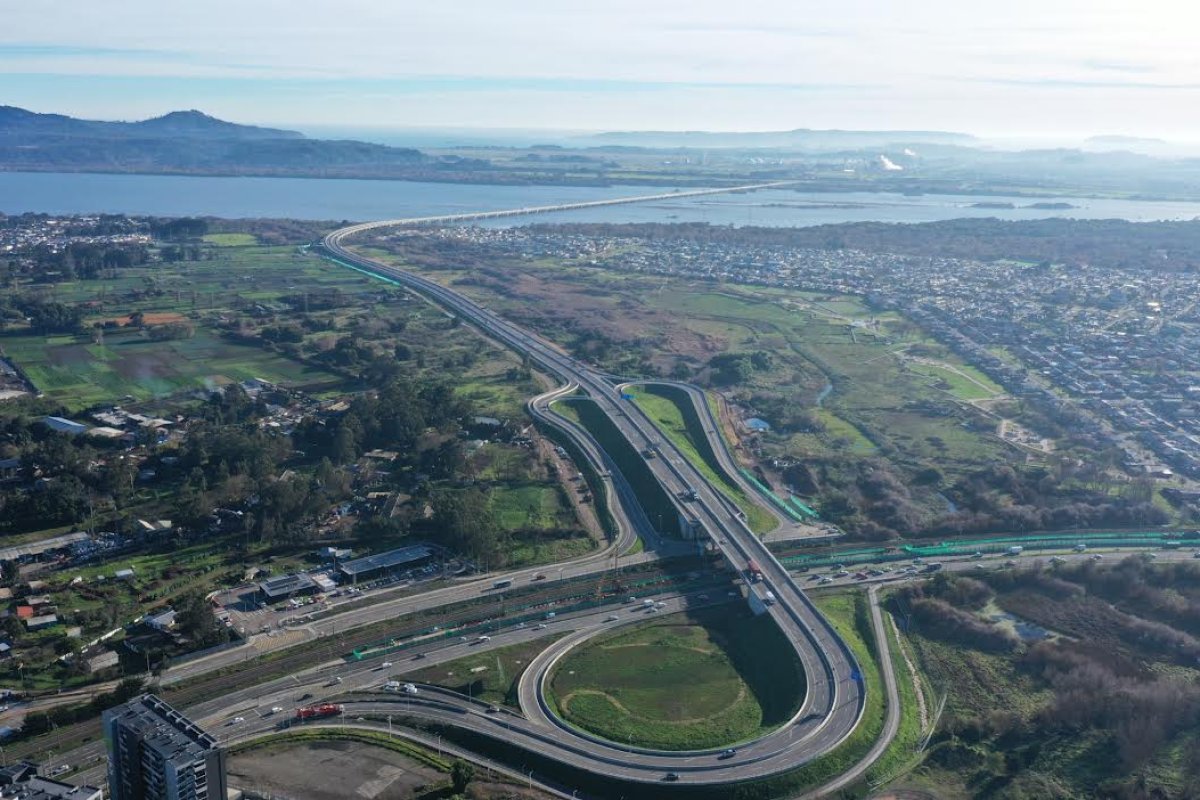 Puente Industrial sobre el río Biobío, en Concepción, cumple su primer año de operaciones con 5,5 millones de tránsitos y 950 mil vehículos
