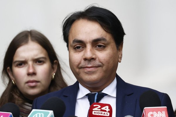 El parlamentario hizo un paralelo entre la MK4 y la ley miscelánea denominada como de "reconstrucción". (Foto: Aton Chile)