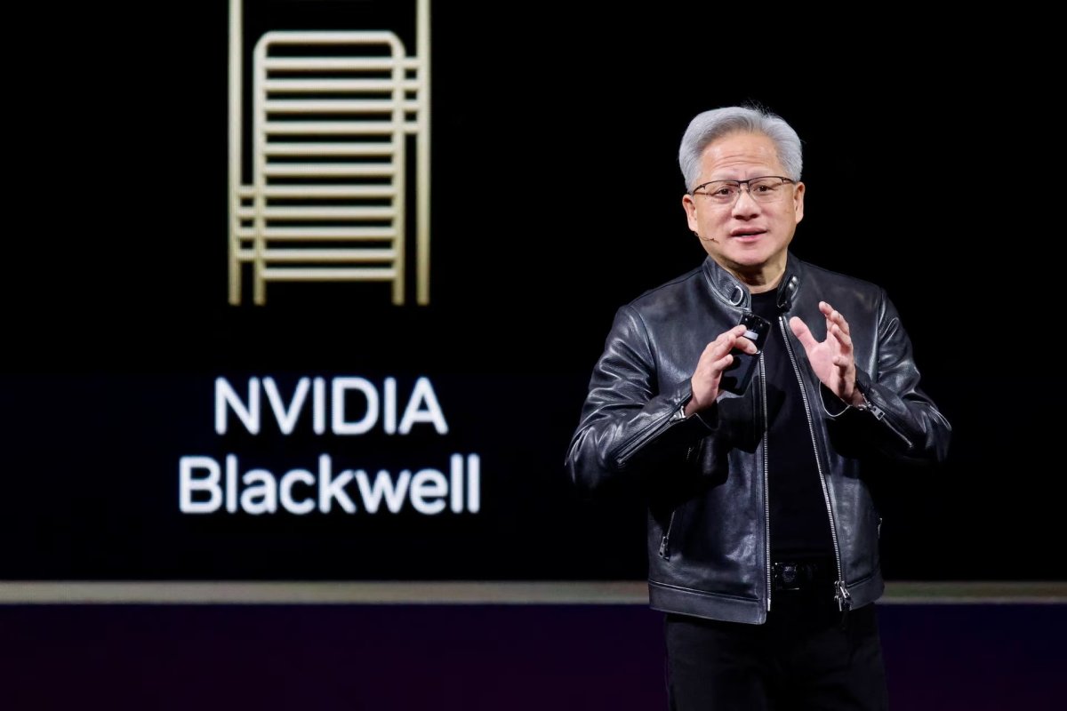 Trump irrumpe en evento de Nvidia y tilda de "engaño" los llamados a frenar la IA