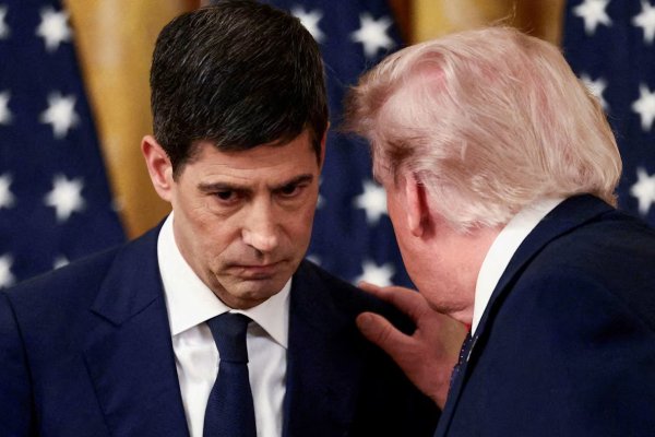 Warsh y Trump en rumbo de colisión mientras el mercado anticipa un alza de tasas de la Reserva Federal