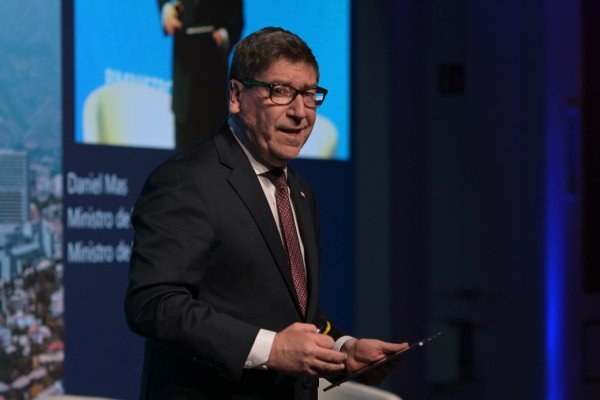 Biministro Mas en Londres hace llamado a las mineras privadas a asociarse con Codelco