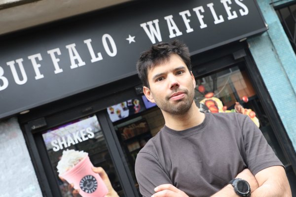 El fundador de Buffalo Waffles, Thomas Schulze. Foto: Julio Castro.