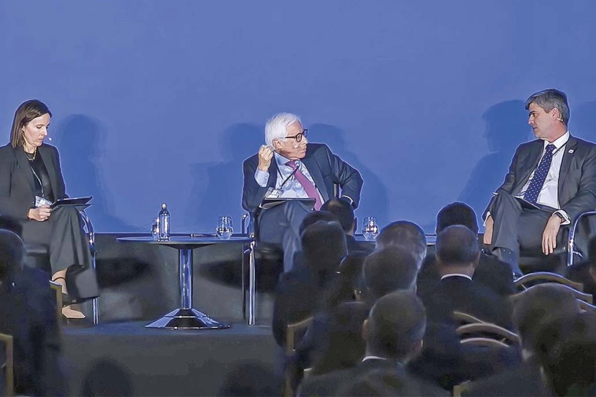 Cortez y Fernández de Castro participaron en un panel sobre pensiones en ChileDay.