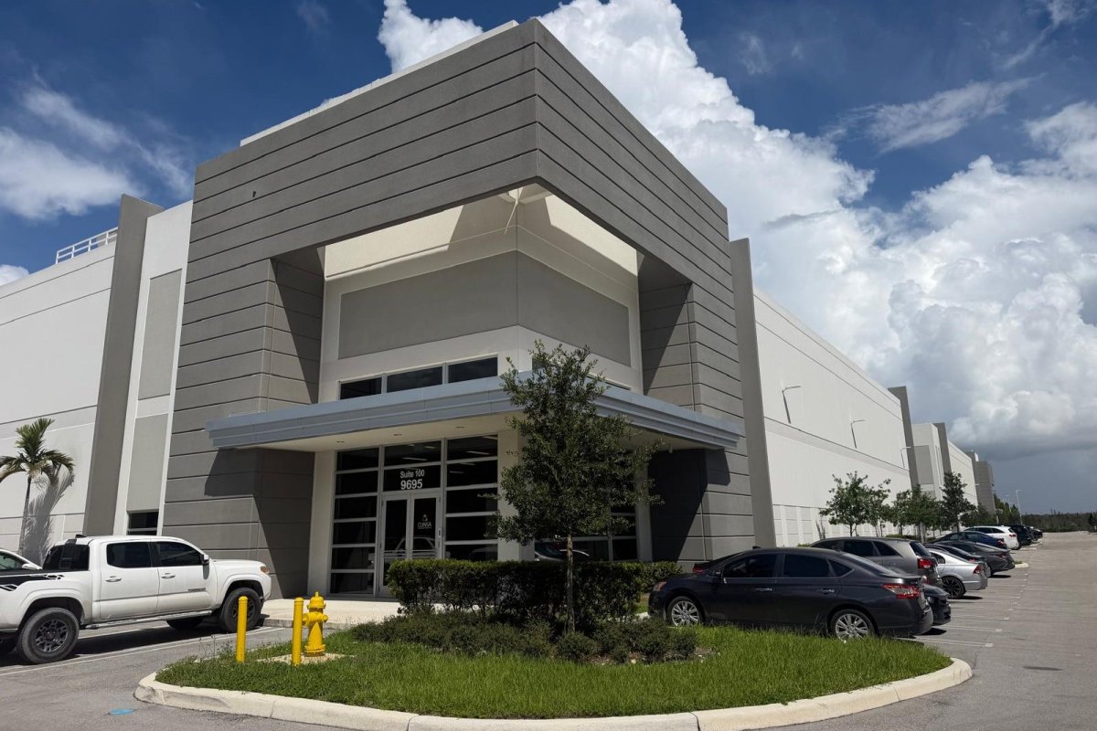 Cinco chilenos construyeron su propia fábrica de suplementos en Miami