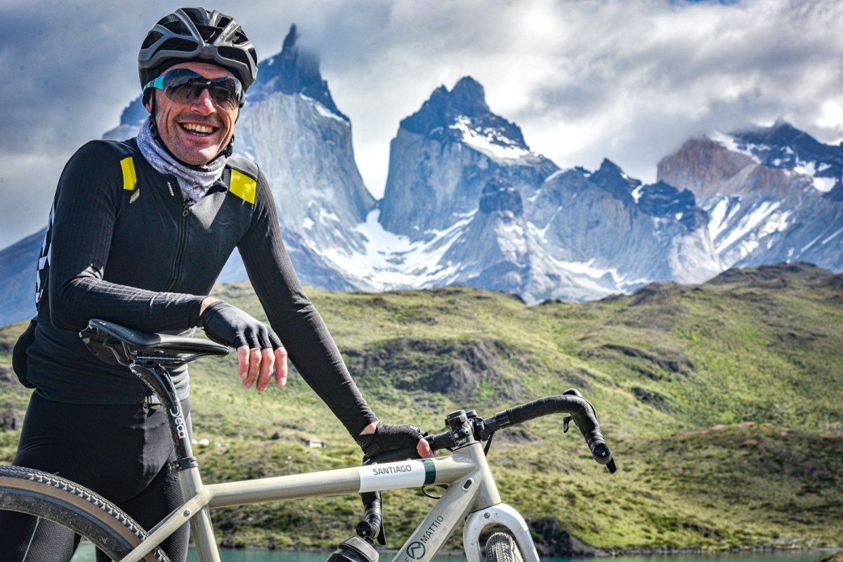 Ex seleccionado de ciclismo de la URSS vende bicicletas en Vitacura