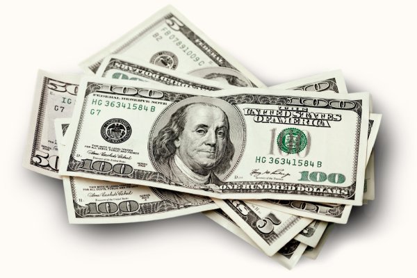 ¿Volverá a los $ 1.000? Cuánto impulso tiene el dólar tras "mano dura" de la Fed y un Chile que apenas crece